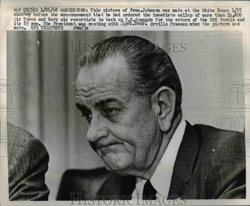 1968 Press Photo Lyndon B. Johnson in Meetin w Orville Freeman, White House
