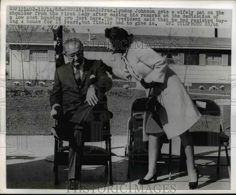 Load image into Gallery viewer, 1968 Press Photo Lyndon B. Johnson &amp; Lady Bird at Austin housing Project
