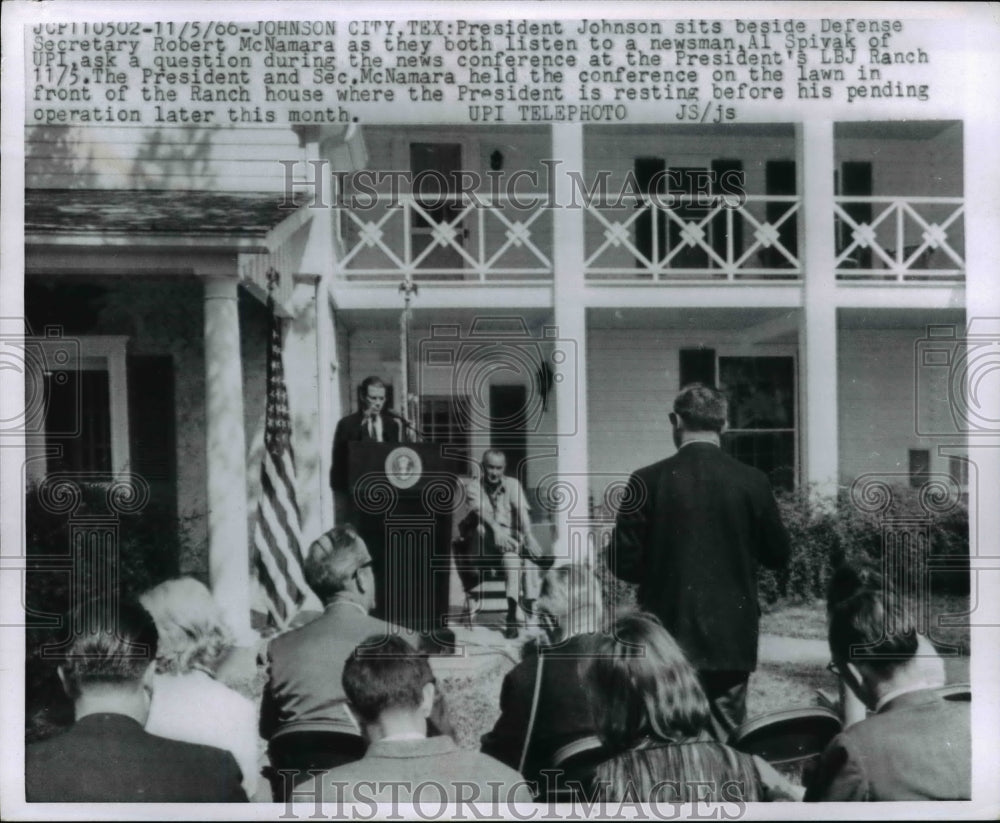 1966 Press Photo Lyndon B. Johnson &amp; Robert McNamara at LBJ Ranch Conference- Historic Images