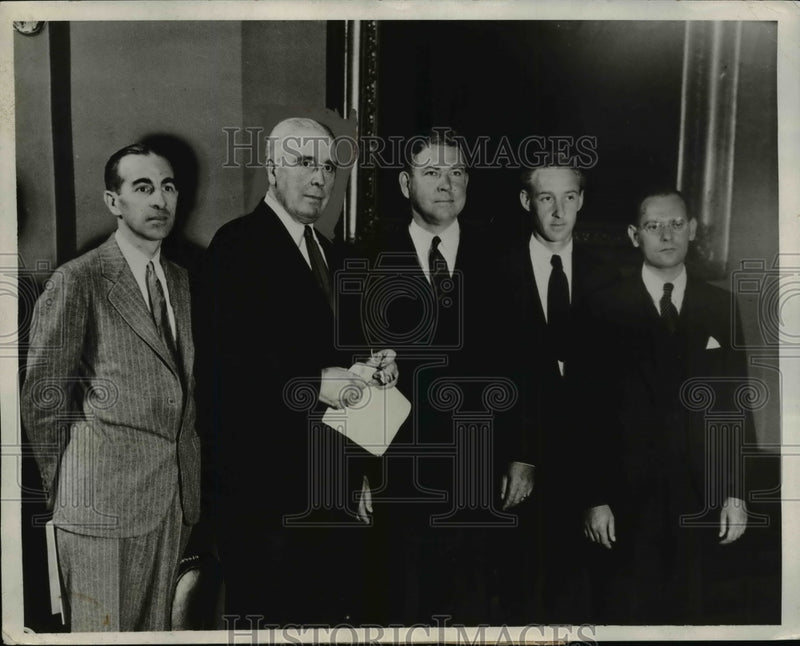 Load image into Gallery viewer, 1931 Press Photo Samuel Seabury &amp; Assistants at Dr. William Doyle Appeal, Albany
