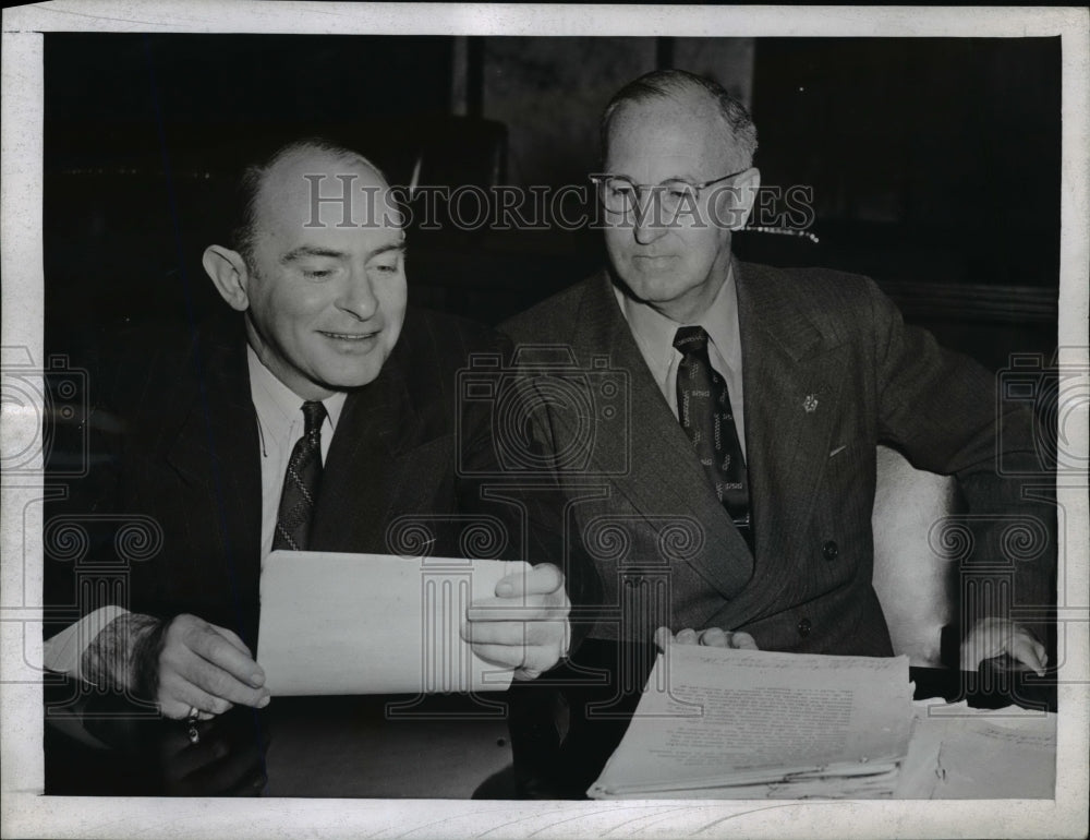1944 Press Photo J.E. Simpson, Charles J. Griffin at Los Angeles Federal Court