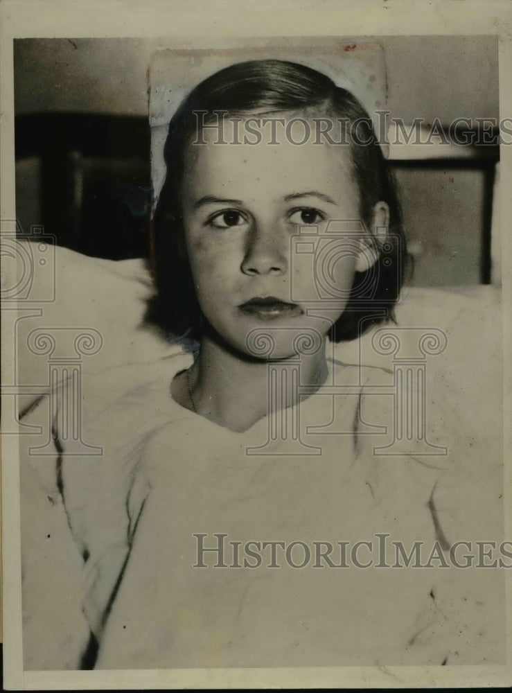 1934 Press Photo Stella Haraburda Rescued by Police from Walter Bevins