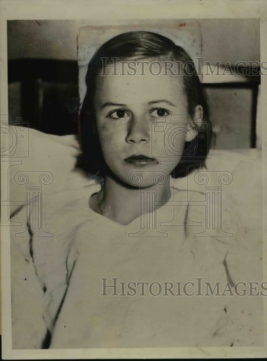 1934 Press Photo Stella Haraburda Rescued by Police from Walter Bevins