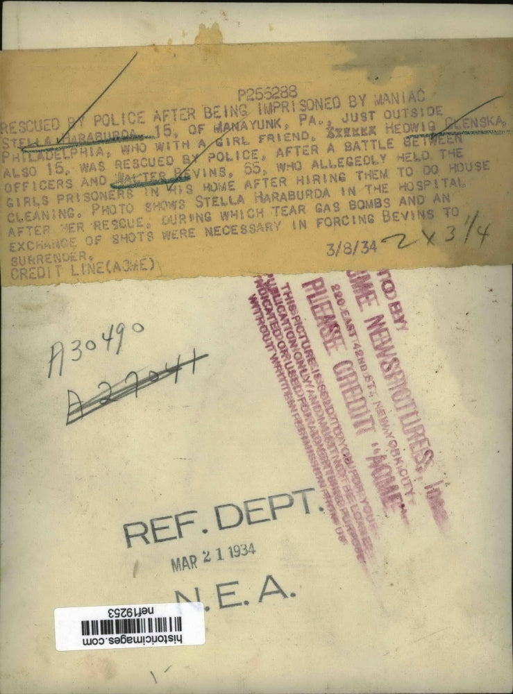 1934 Press Photo Stella Haraburda Rescued by Police from Walter Bevins