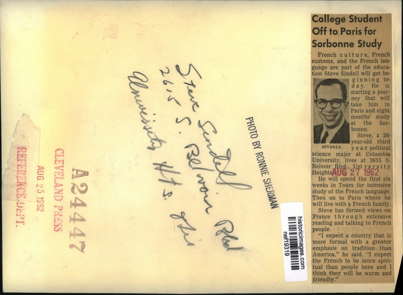 Load image into Gallery viewer, 1962 Press Photo Steve Sindell Columbia Univ.student off to Paris to Study
