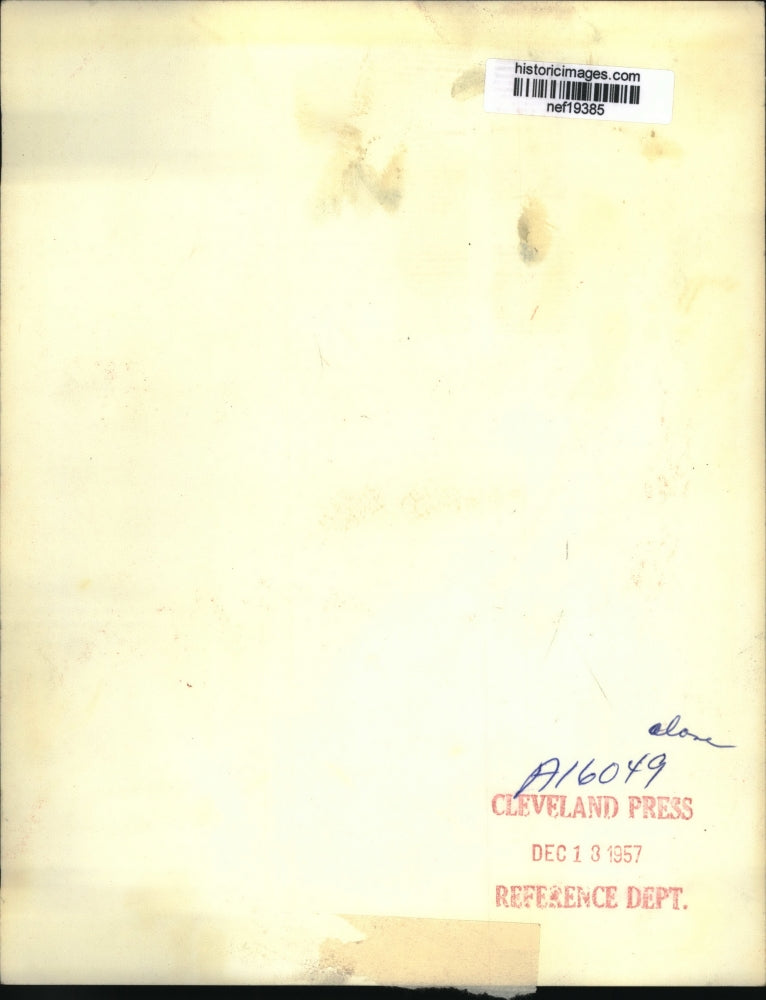 1957 Press Photo Pres Eisenhower Strikes Reflective Post During Opening Session