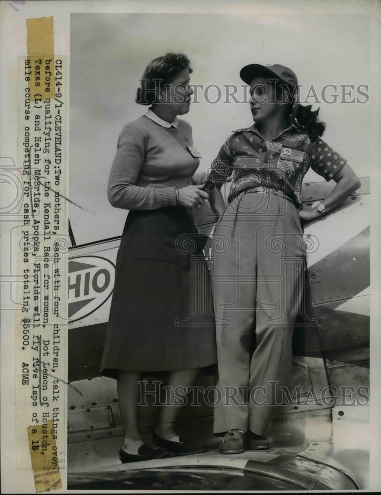 1948 Press Photo Mothers Converse Before Qualifying For Kendall Race For Women- Historic Images