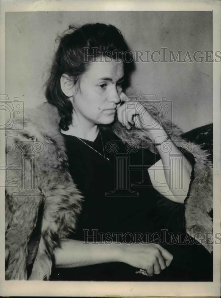 1944 Press Photo Betty Jane Lesh in Jail, Fort Wayne, Indiana - nef19424