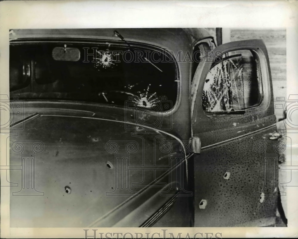 1941 Press Photo Car w Bullet Holes of C.W. Rhodes, E.W. Silvers, Bob Robinson