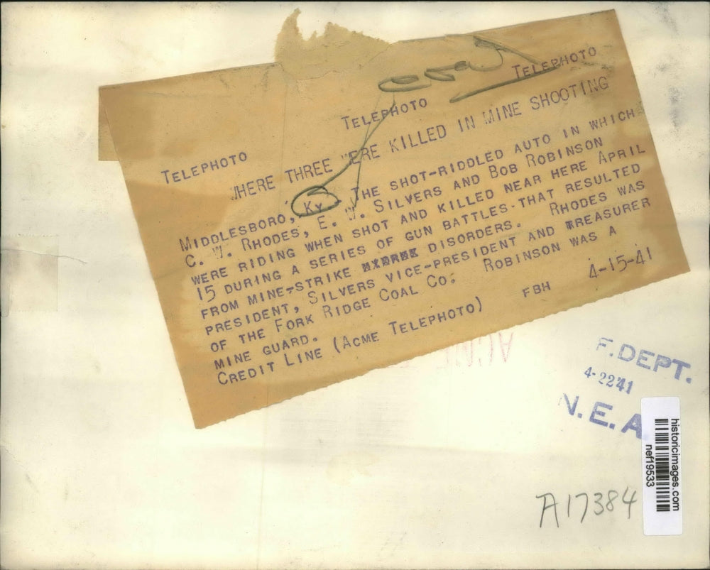 1941 Press Photo Car w Bullet Holes of C.W. Rhodes, E.W. Silvers, Bob Robinson