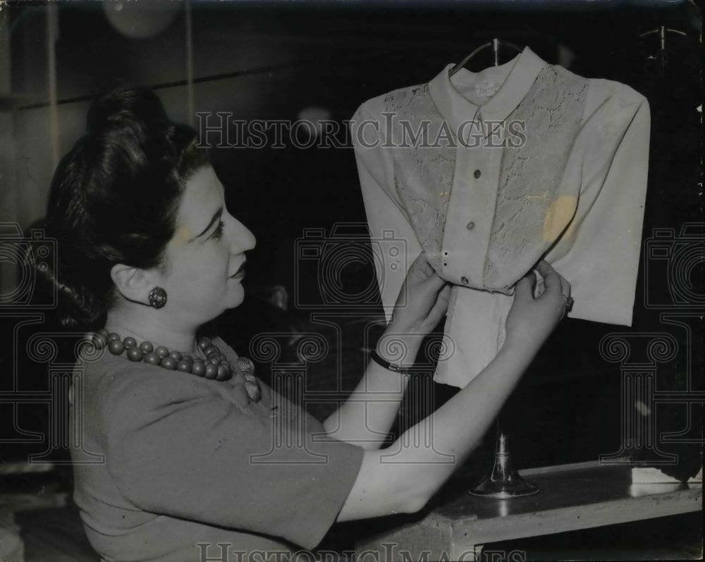 Press Photo Betty Collin of East London - nef19546