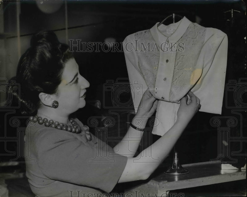 Load image into Gallery viewer, Press Photo Betty Collin of East London - nef19546

