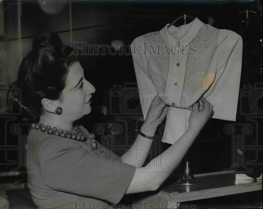 Press Photo Betty Collin of East London - nef19546