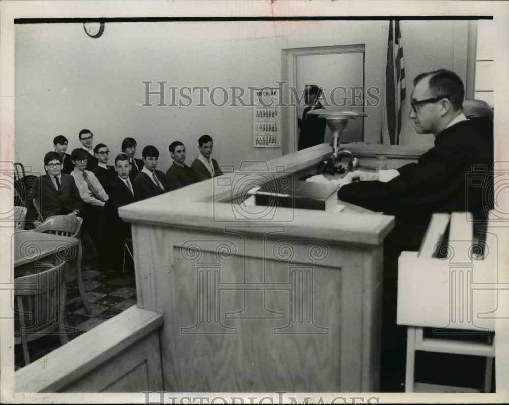 Press Photo 9th Grade Students at Euclid Municipal Court, Ohio - nef19568