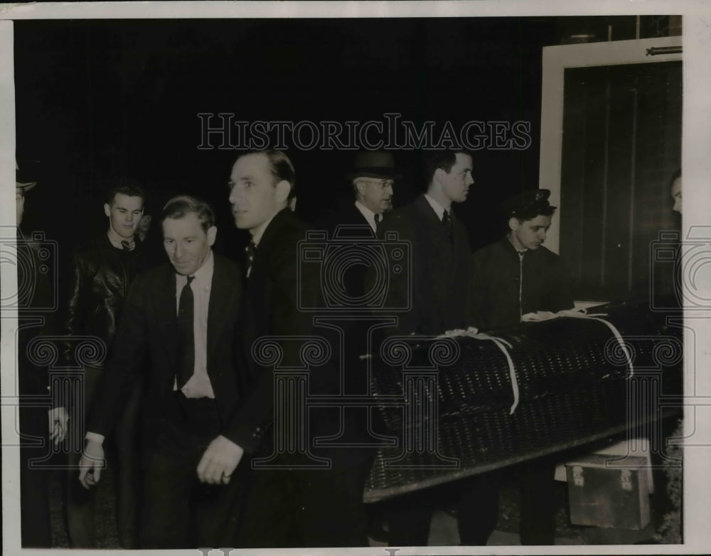 1937 Press Photo Corbin Boarman Murder Victim Carried from Scene, Washington DC