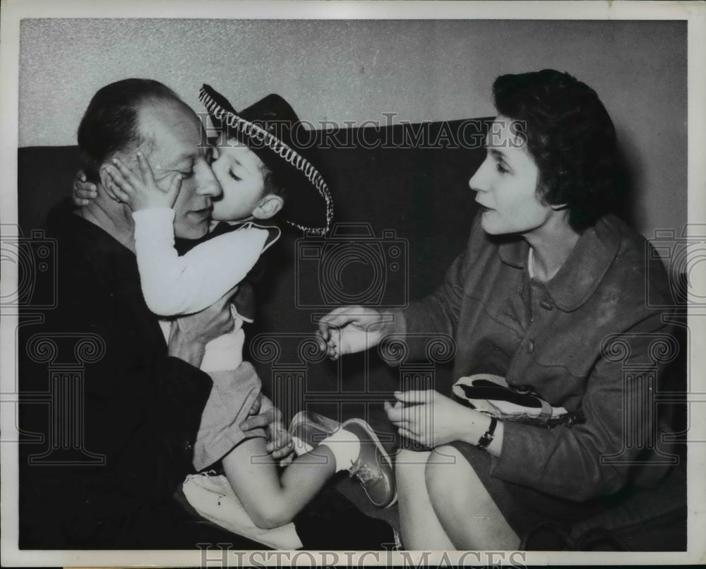 1960 Press Photo James Zarb & Family in Cairo - nef19662