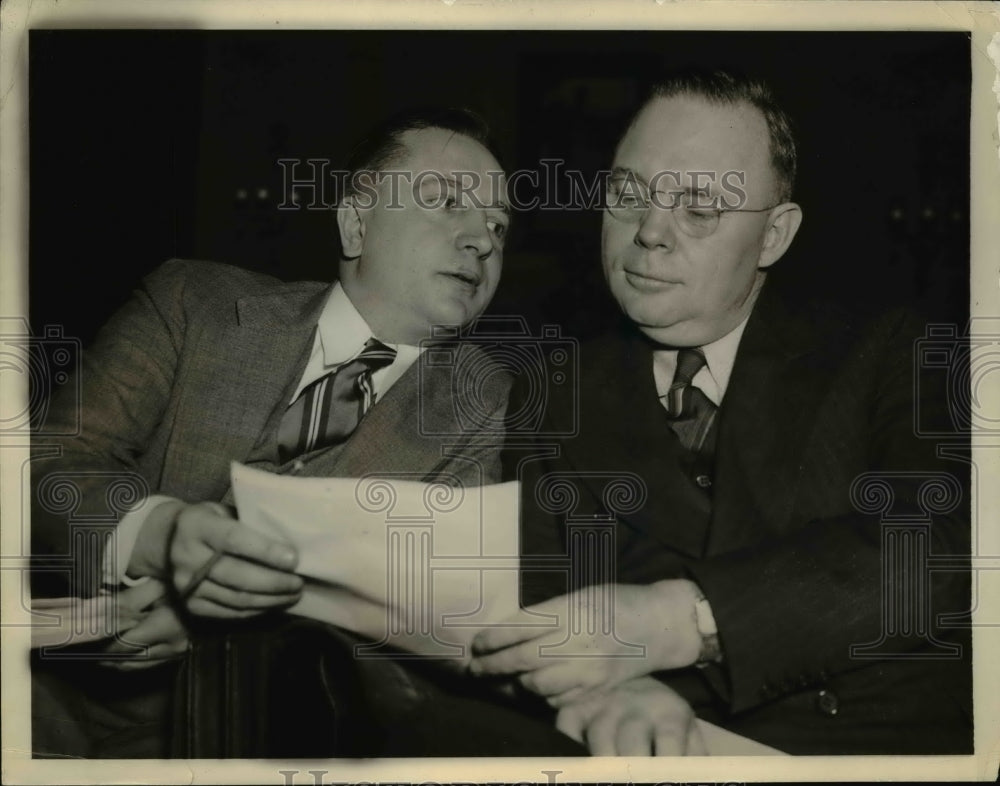 1938 Press Photo Hebert H. Naujoks, Thomas Holling at House Committee Hearing