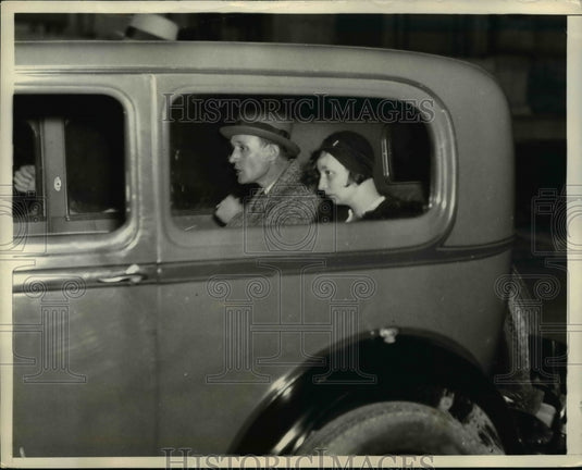 1933 Press Photo Mrs. Jean Fitzgerald says husband was killed by Gas - nef19744