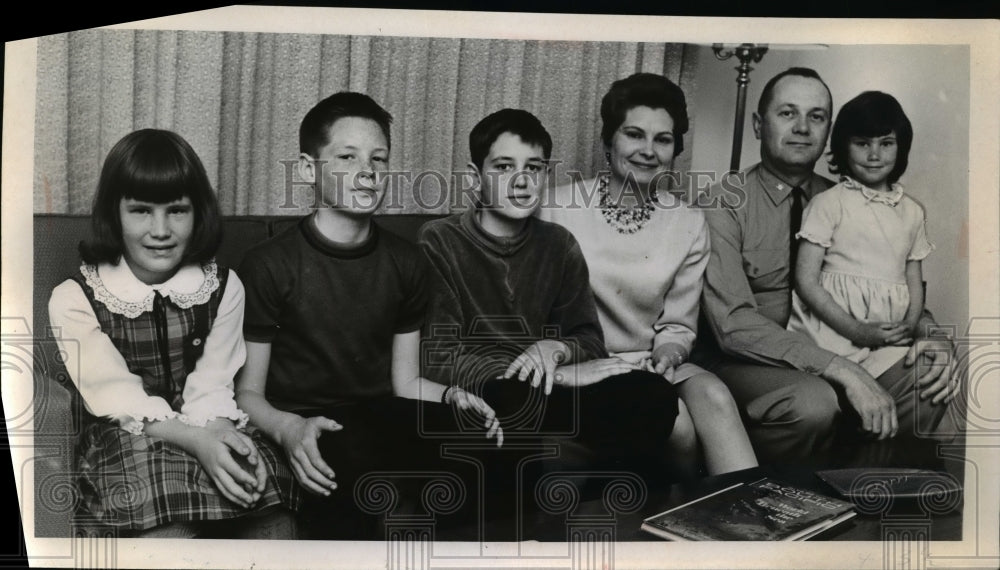 1968 Press Photo Mr. and Mrs. Robert B.Grant and Family - nef19803