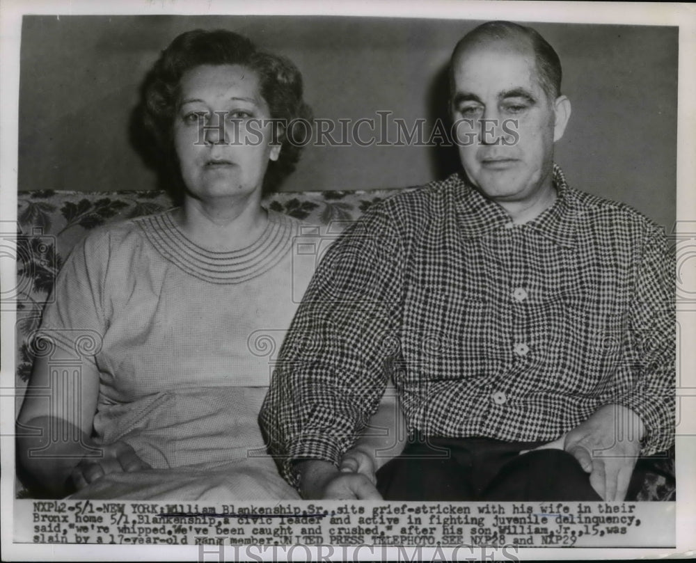 1955 Press Photo William Blankenship Sits With Grief-Stricken Wife In Bronx Home