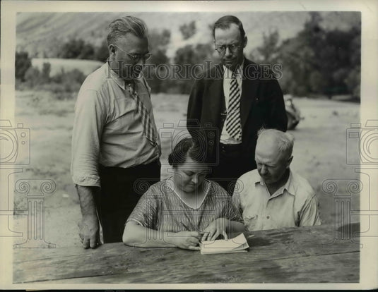 1936 Press Photo Marie Eisenmenger Signs Affadavit in Missing Joseph Crater Case