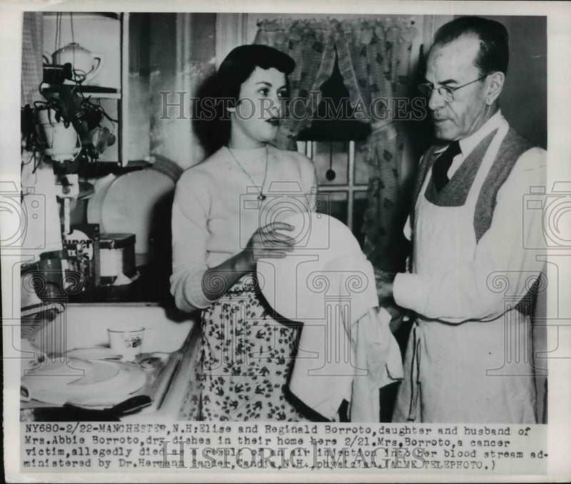 Load image into Gallery viewer, 1950 Press Photo Elise and Reginald Borroto, dry dishes in their home
