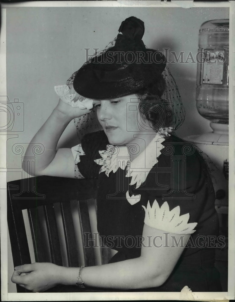 1939 Press Photo Joyce Clair at Los Angeles Judges' Cahmber - nef20140
