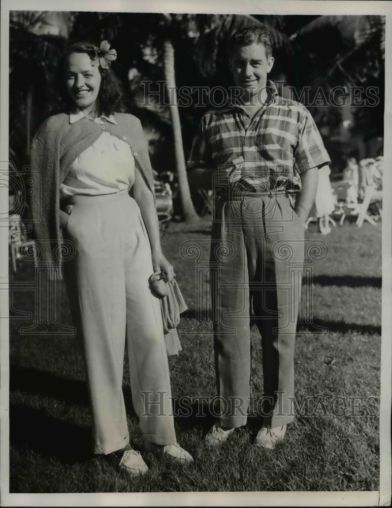 Load image into Gallery viewer, 1941 Press Photo Yacht Race Winner Mr &amp; Mrs William Labrot Attend Nassau Tennis
