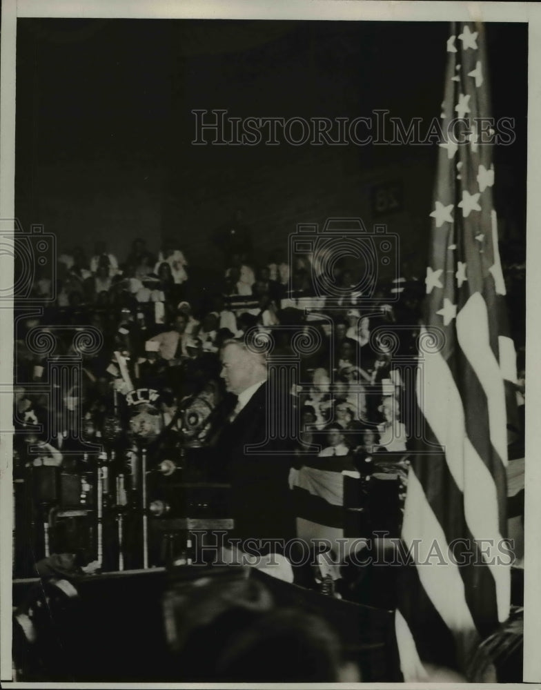 1931 Press Photo Pres Hoover Speaking at American Legion in Detroit - nef20333