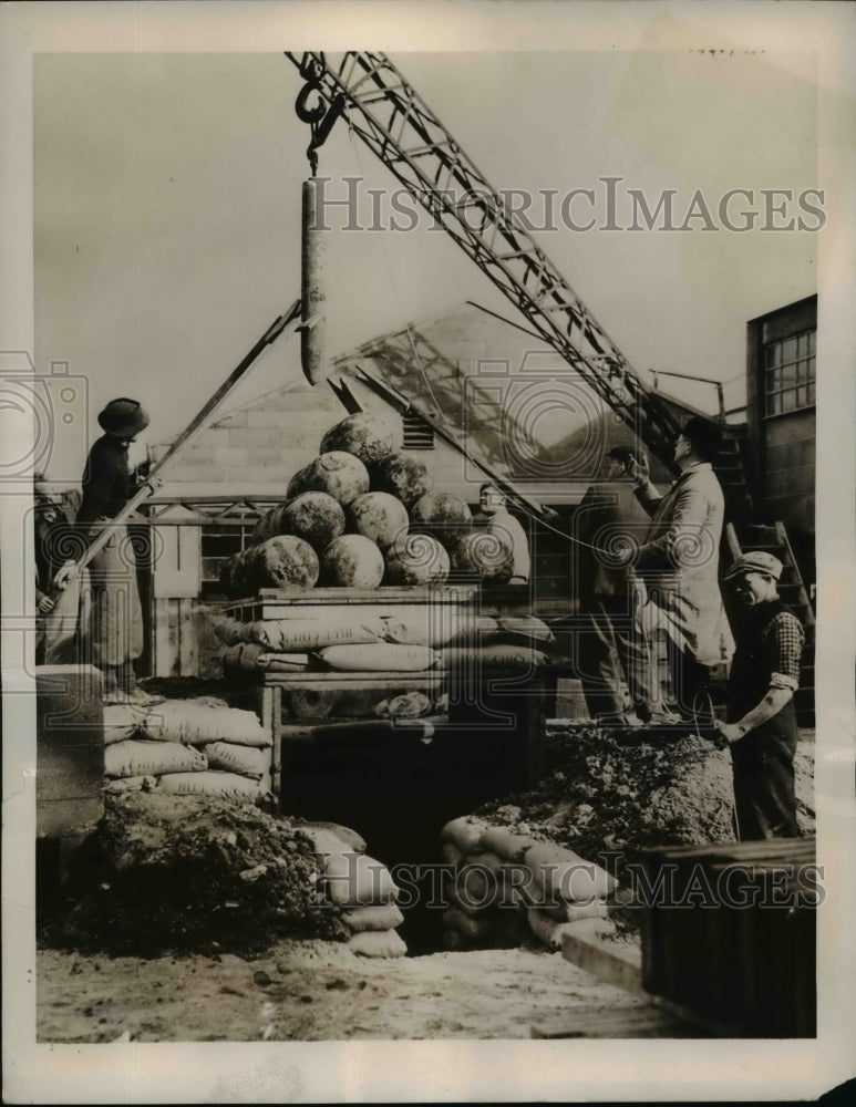Load image into Gallery viewer, 1939 Press Photo Bomb Deflectors at Hounslow, Middlesec, England - nef20461
