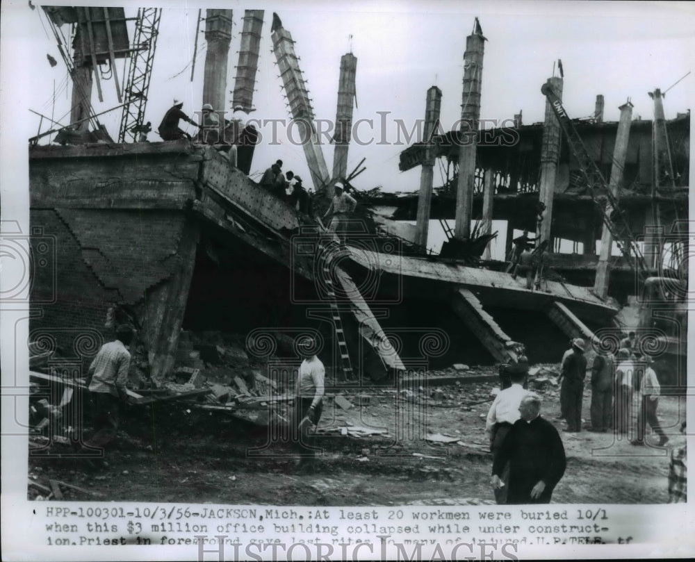 1956 Press Photo Some 20 Workmen Buried When 3 Million Office Building Collapsed