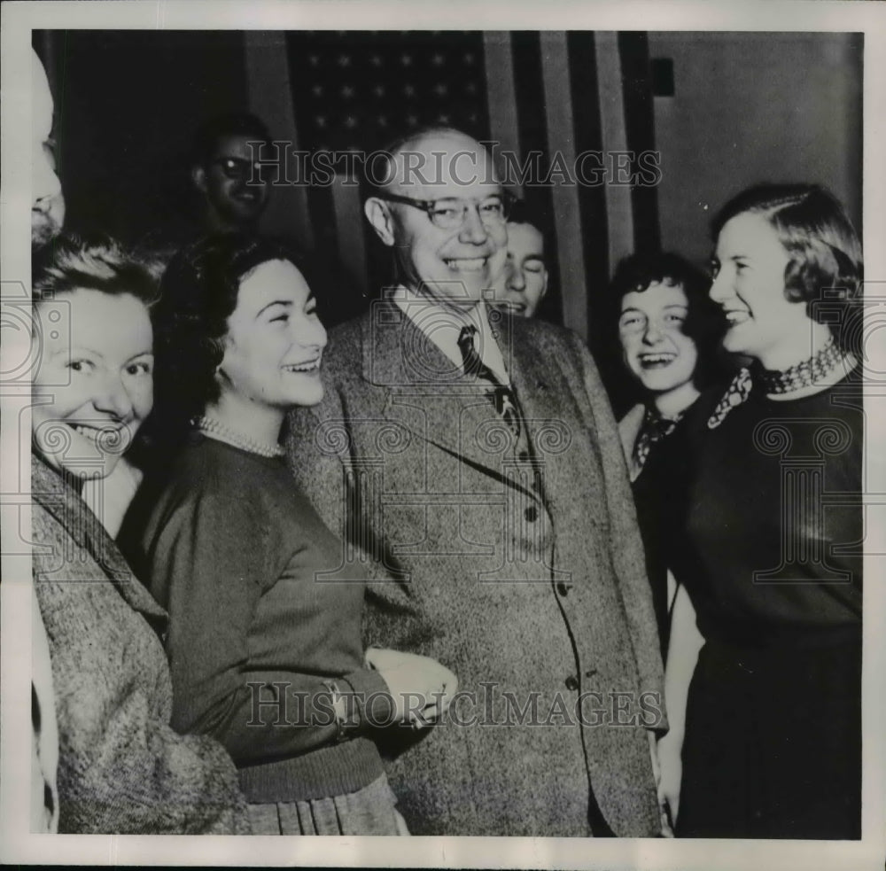 1952 Press Photo Senator Robert A. Taft Interviewed by University of Washington