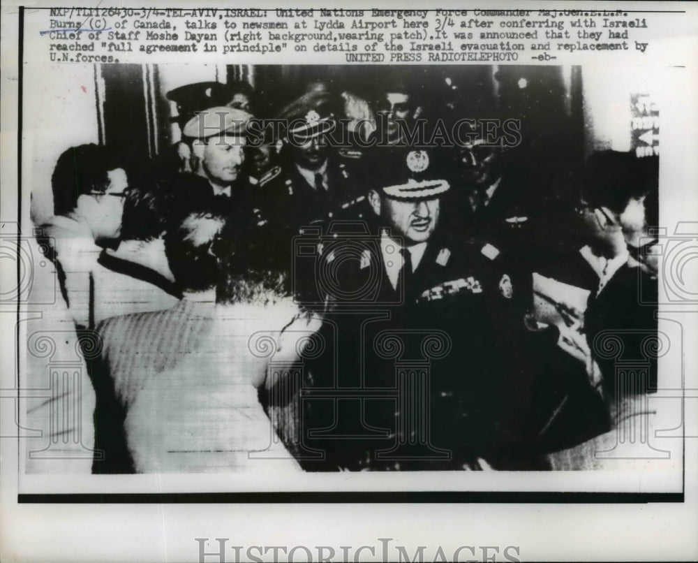 1957 Press Photo E.L.M. Burns Interviewed at Lydda Airport, Tel Aviv, Israel