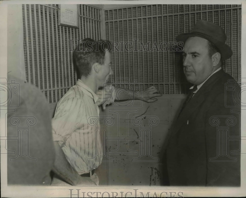 1941 Press Photo Irwin Ted Dowlin After Surrender, California - nef20570