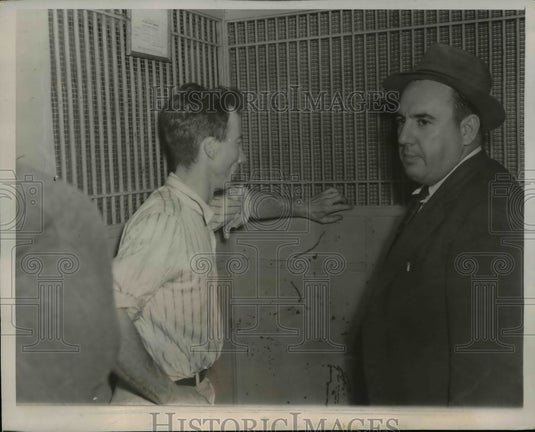 1941 Press Photo Irwin Ted Dowlin After Surrender, California - nef20570