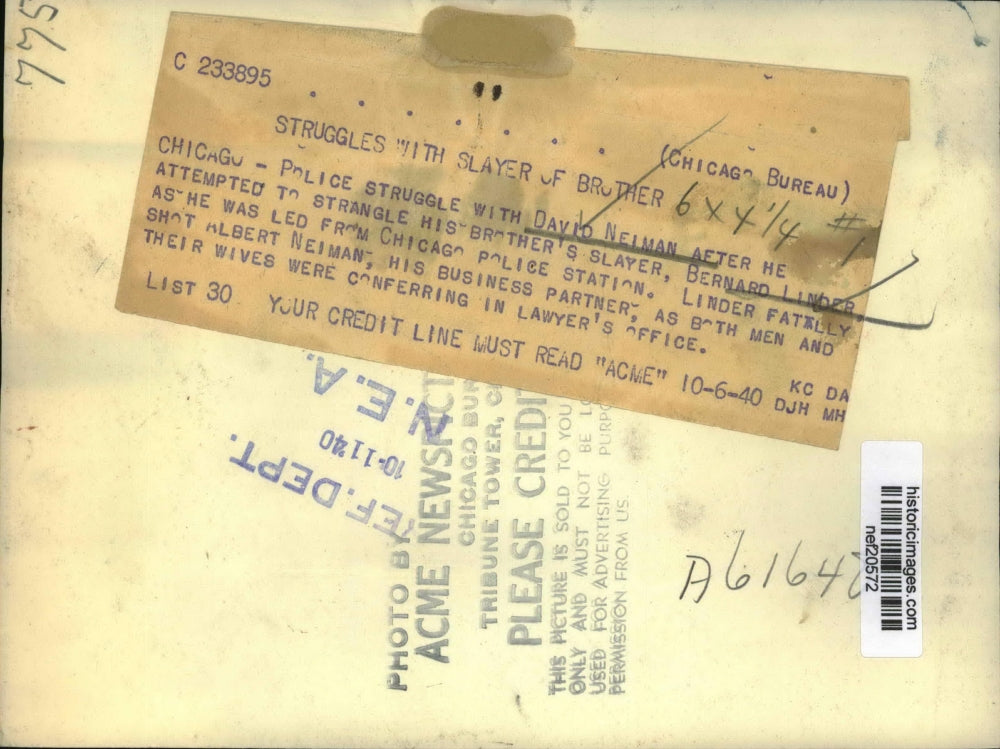 1940 Press Photo David Neiman Strangling Bernard Linder @ Chicago Police Station