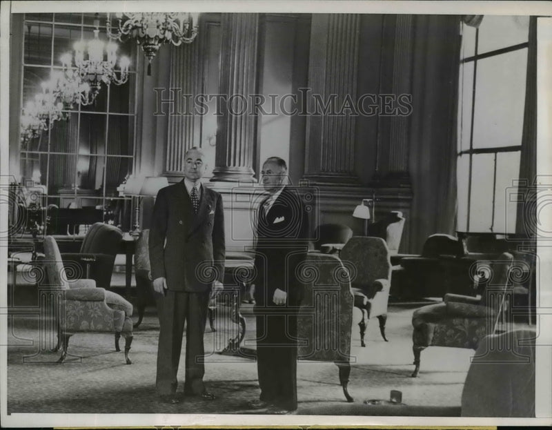 Load image into Gallery viewer, 1945 Press Photo Reading Room &amp; Lounge at San Francisco Veterans Building
