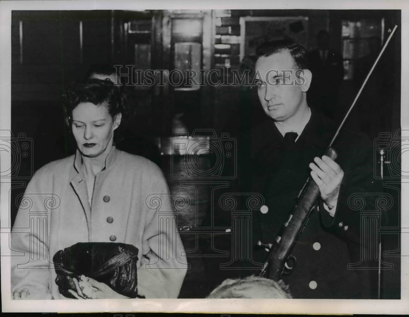 Load image into Gallery viewer, 1952 Press Photo Mary Weaver Arraignment for Murder, Philadelphia Court
