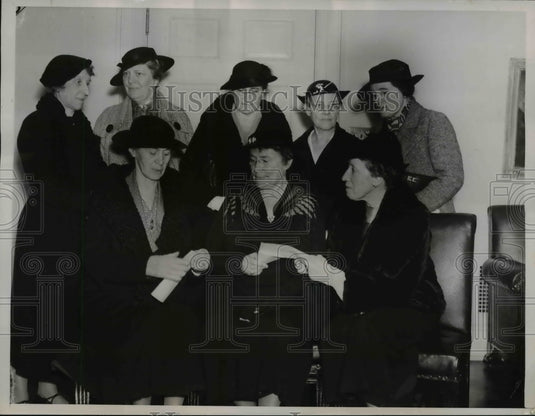 1936 Press Photo Group Representing Committee For People's Mandate To End War