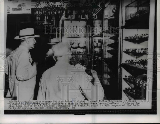 1954 Press Photo Clement Attlee Visits Peking Handicraft Shop, China - nef20669