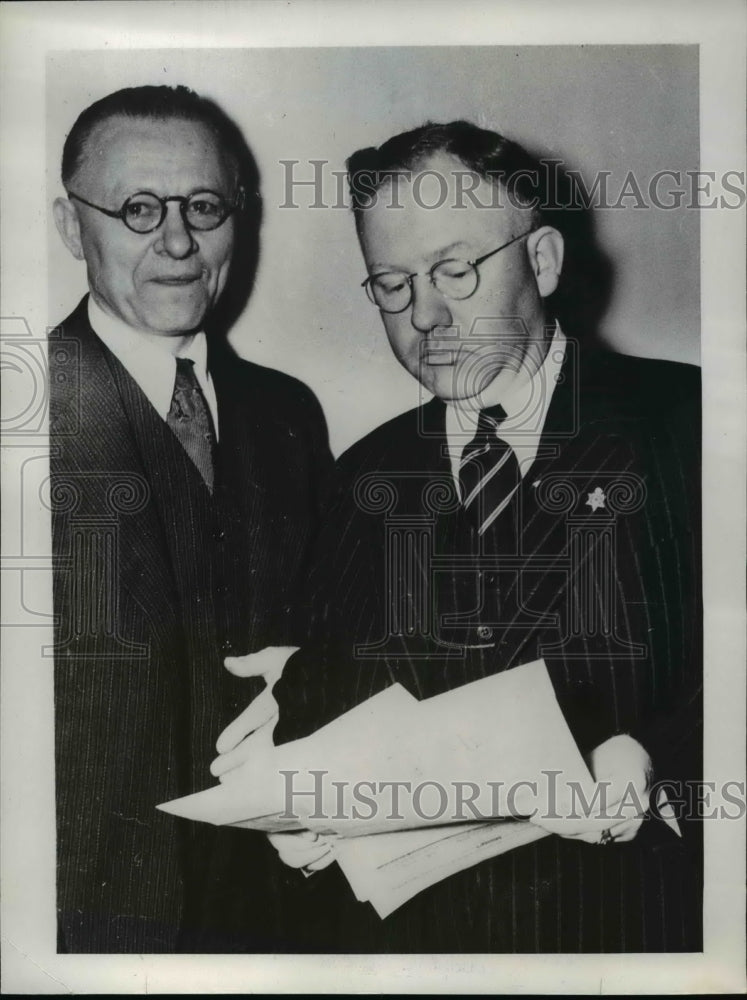 1939 Press Photo Communist Nicholas Dozenberg with Attorney Carl Donough Trial