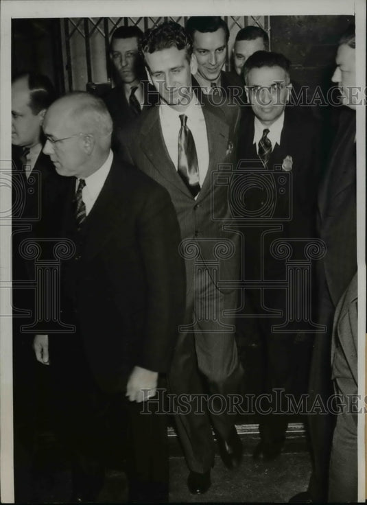 1938 Press Photo John Henry Seadlund Entering Chicago Court in Murder Trial