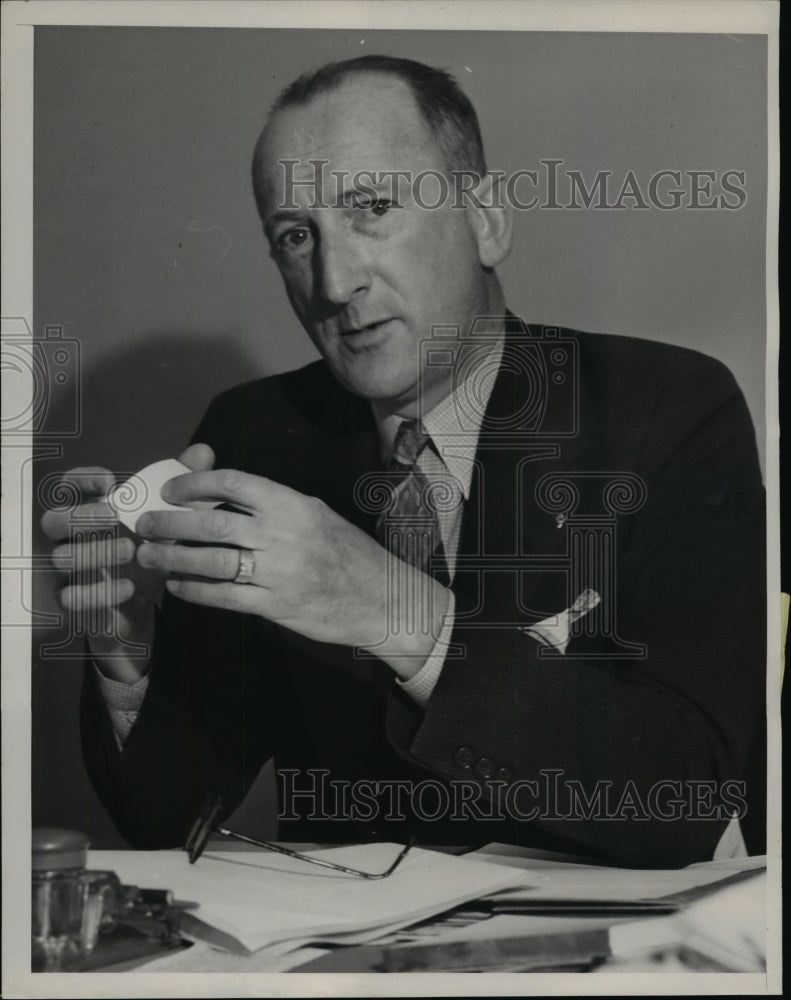 1939 Press Photo Major Richard Dinelry Denies Ownership of Arms Cache
