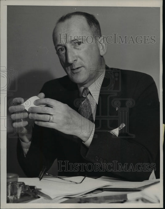 1939 Press Photo Major Richard Dinelry Denies Ownership of Arms Cache