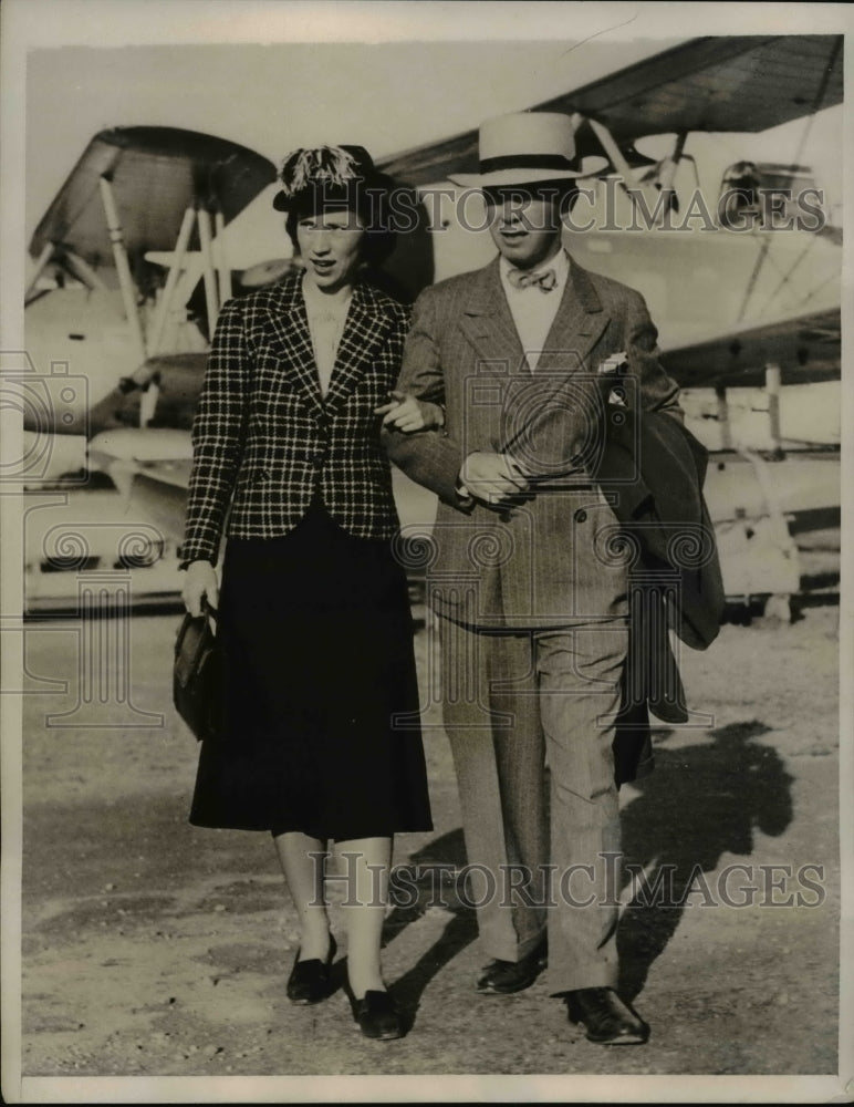 Load image into Gallery viewer, 1939 Press Photo Thomas Lamont Jr and Wife Arrive in San Juan, Puerto Rico
