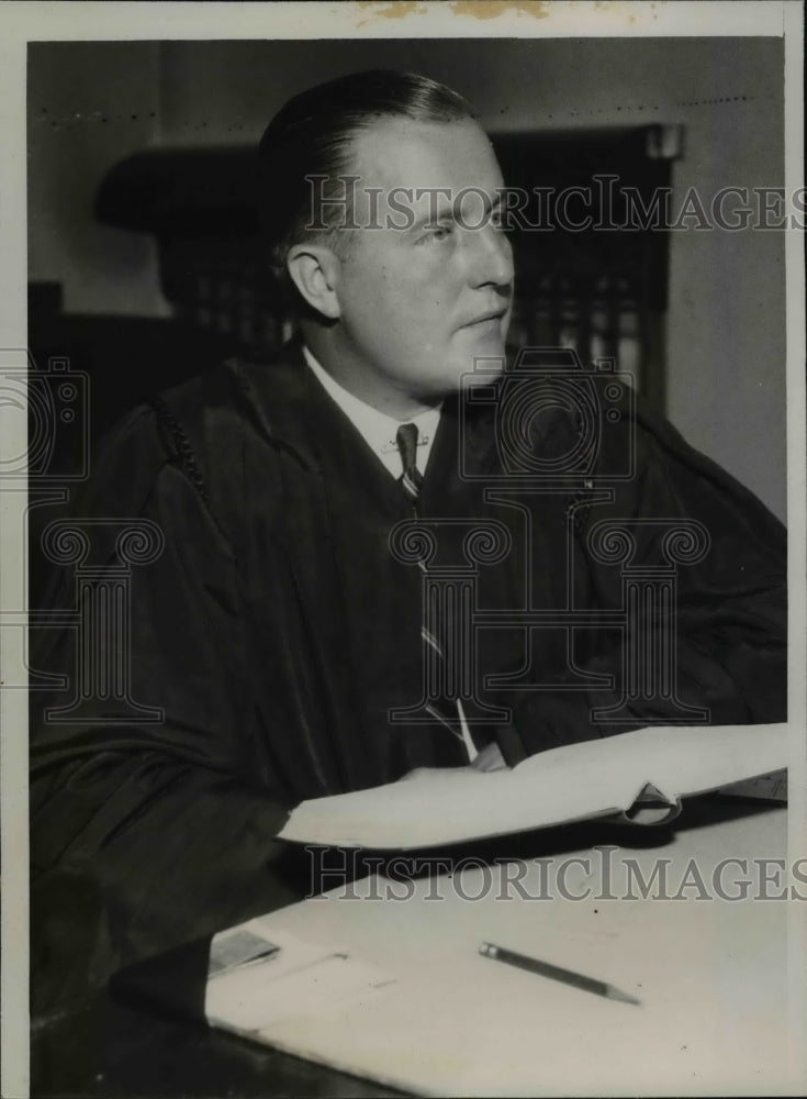 1935 Press Photo Judge Cornelios Harrington Presides over Blanche Dunkel Trial