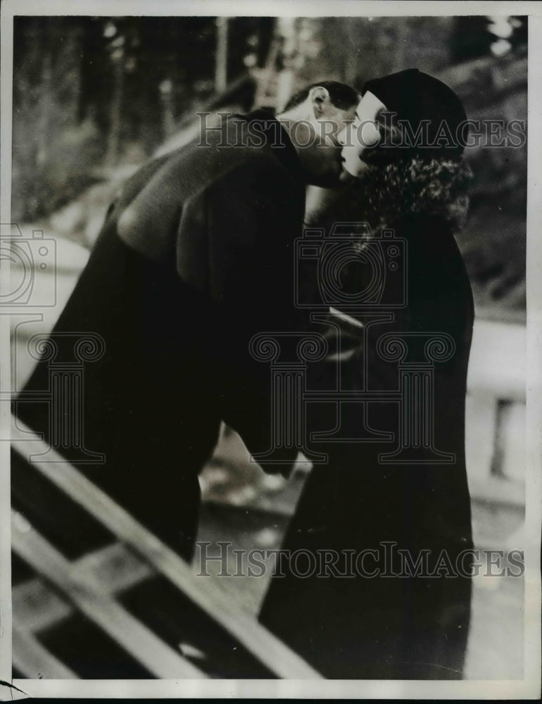 1935 Press Photo Crown Prince Fregerik Greets His Future Bride Princess Ingrid