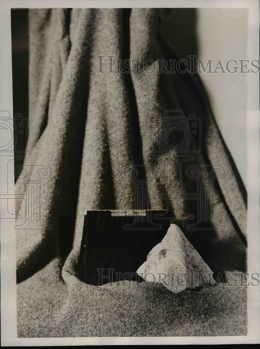 1938 Press Photo Saks Fifth Avenue Black Handbag - nef21056