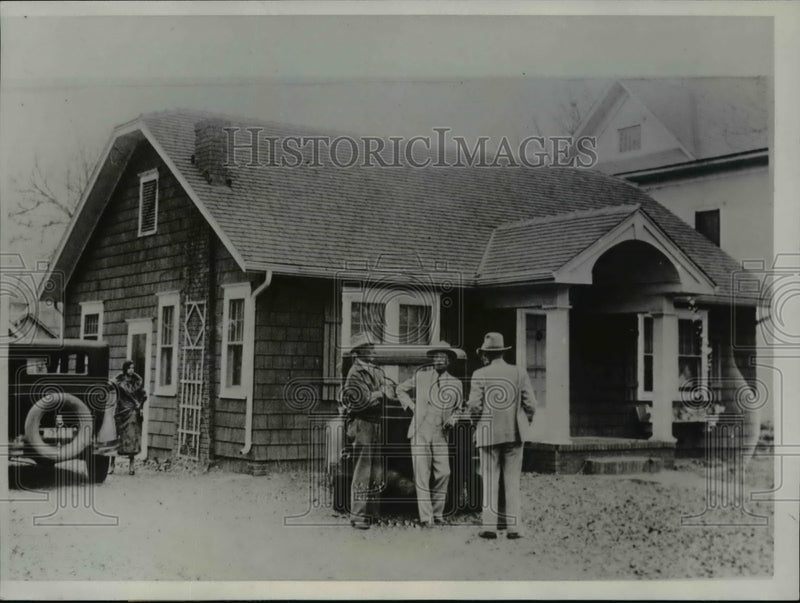 Load image into Gallery viewer, 1933 Press Photo Wichita, Kansas Home of Murdered Mr and Mrs Harry Pritchard
