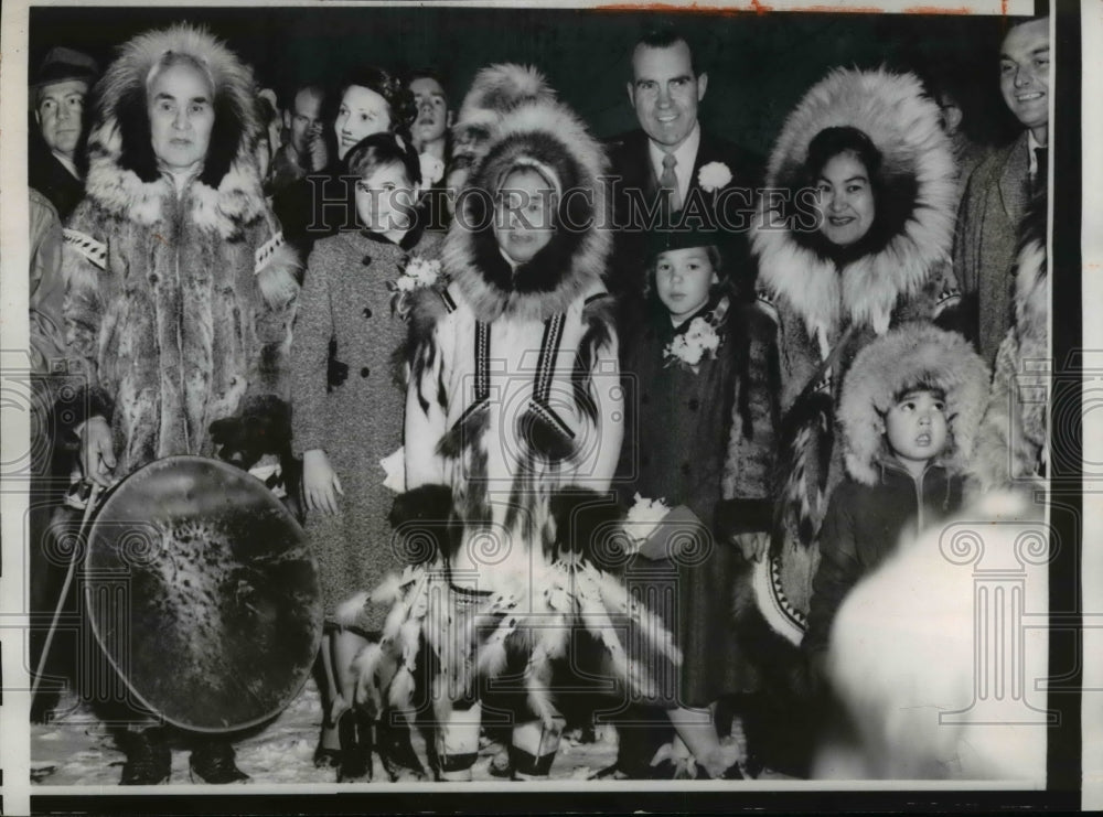1958 Press Photo Vice President Nixon and Family Surrounded By Eskimos